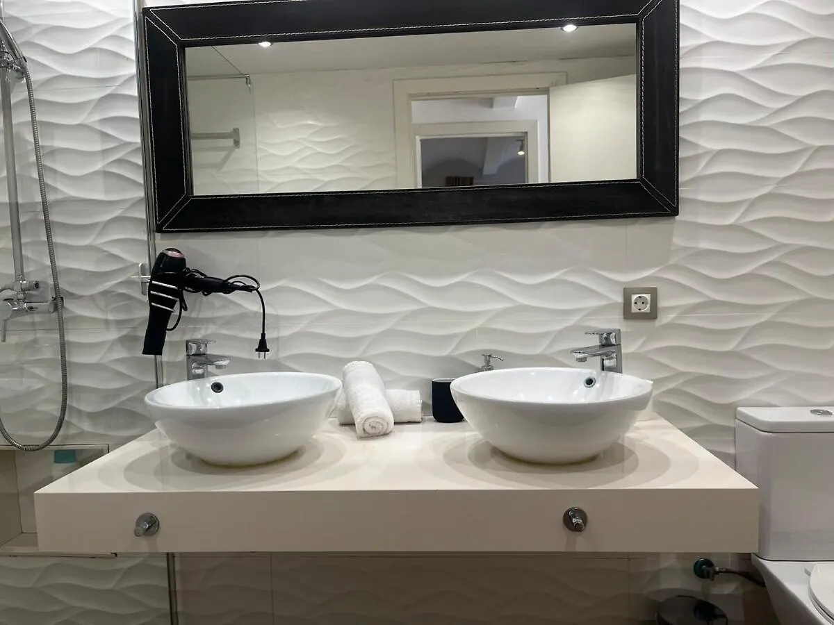Amplio Apartamento En Castelldefels 0*,